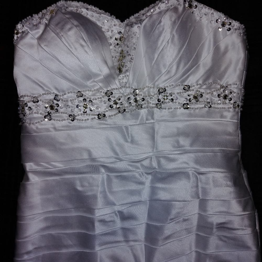 White Strapless mermaid wedding dress